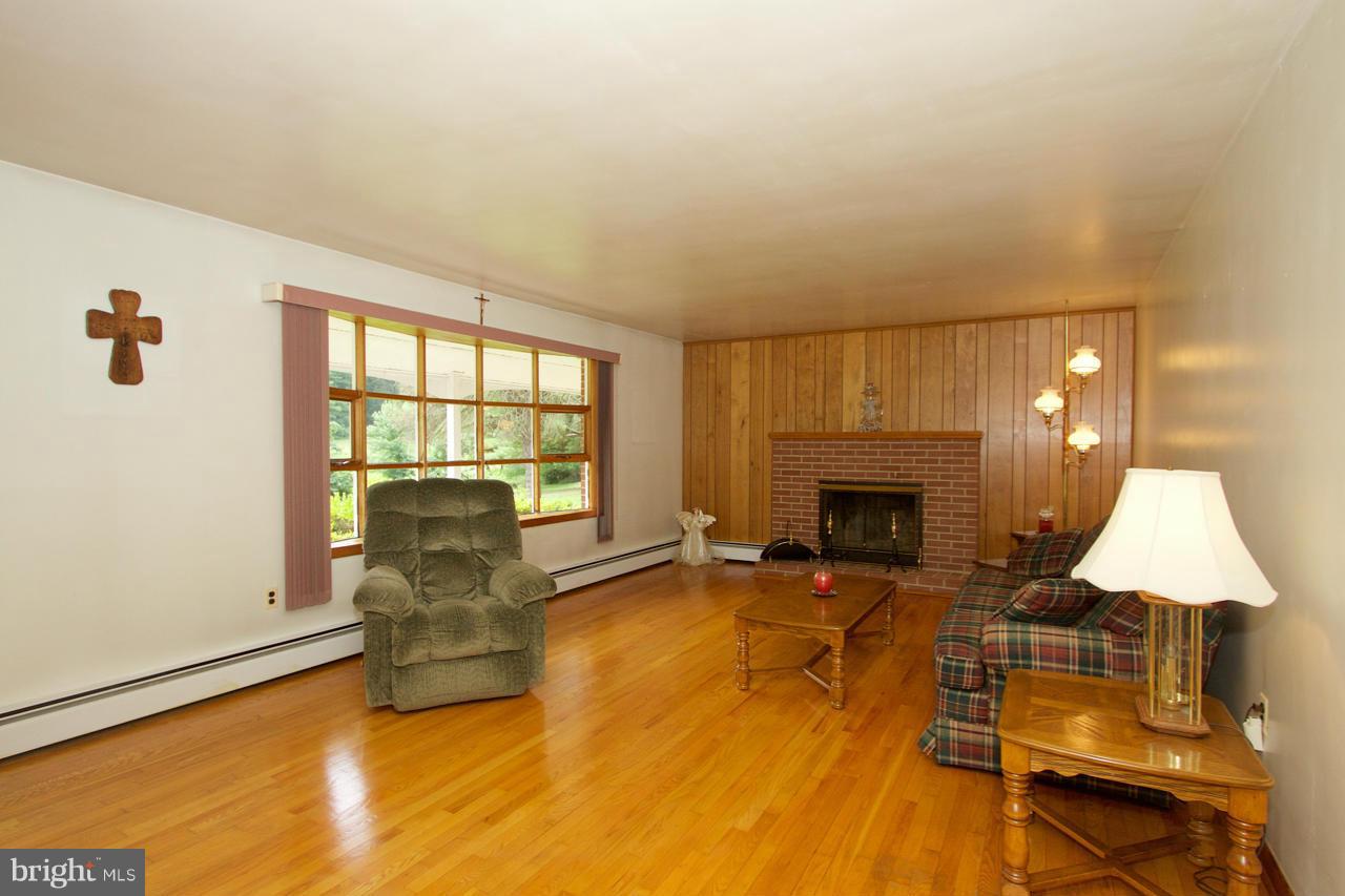 5906 Glen Arm Road Glen Arm, MD 21057 - Photo 4 of 30 Living Room