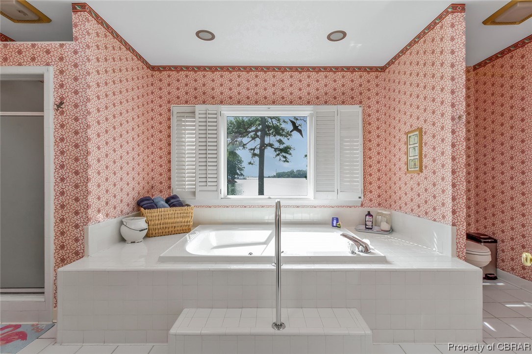 292 Crowder Point Drive Reedville, VA 22539 - Photo 19 of 50 Jetted tub