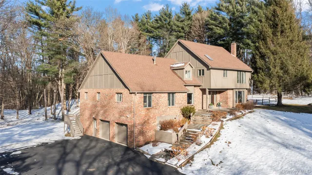 $1,150,000 | 3 Lisa Court, Red Hook, NY 12571