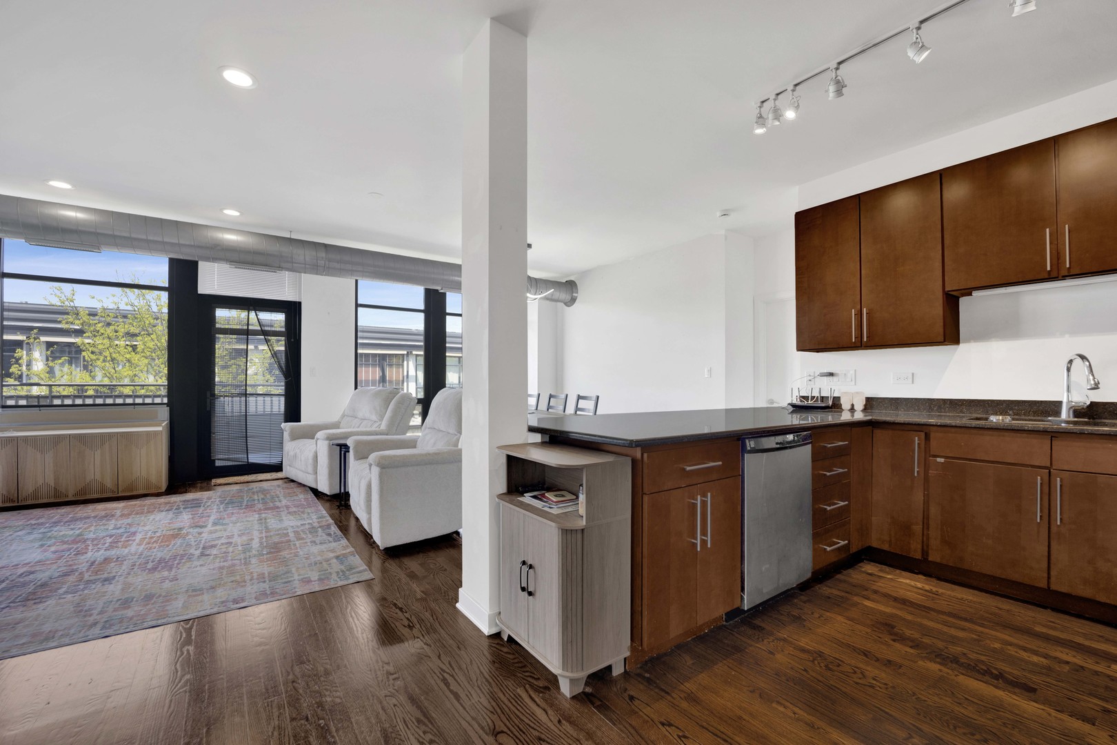 1150 West 15th Street, Unit 401 Chicago, IL 60608 - Photo 5 of 22
