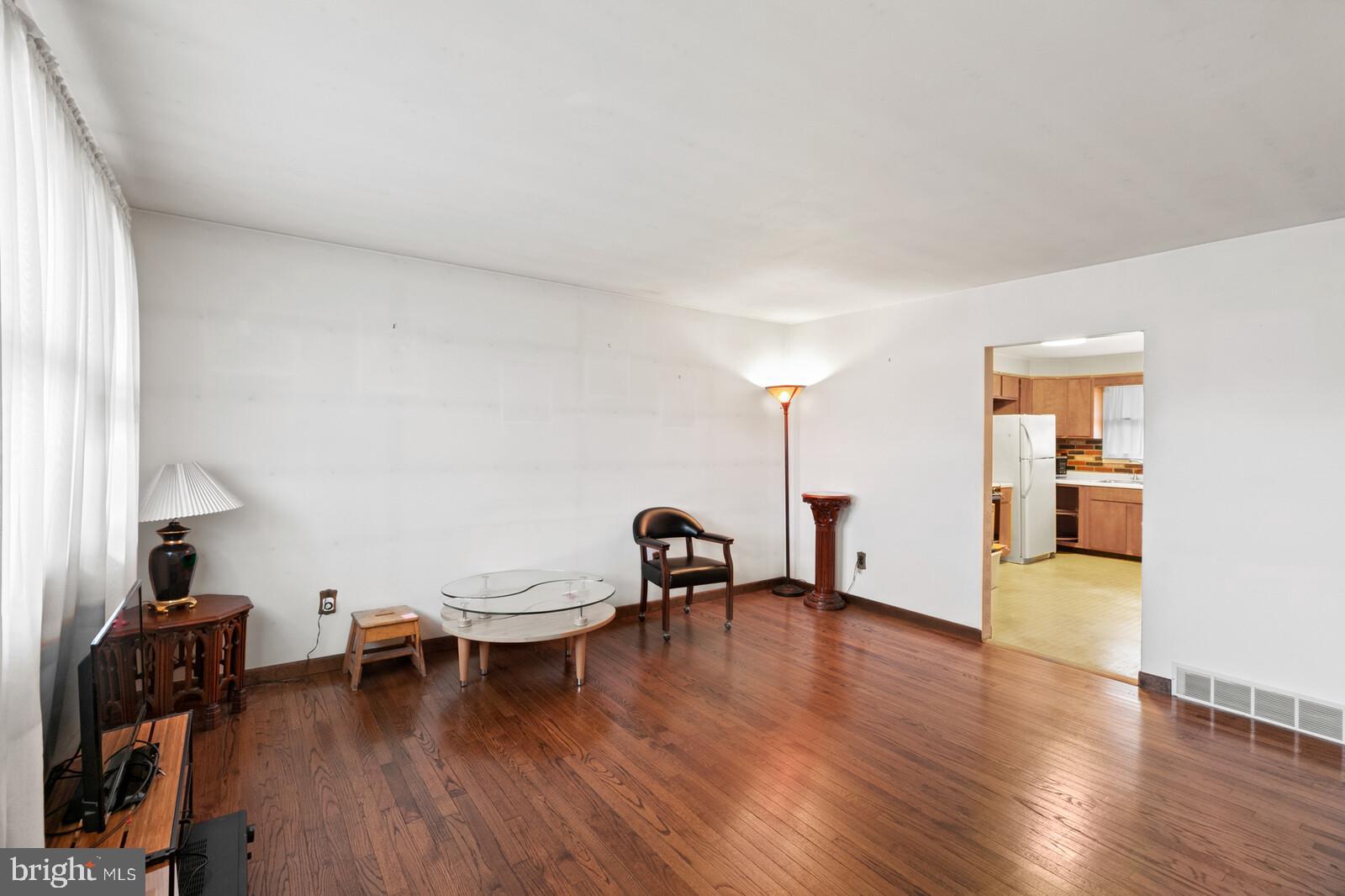 319 Dickinson Road Glassboro, NJ 08028 - Photo 3 of 22