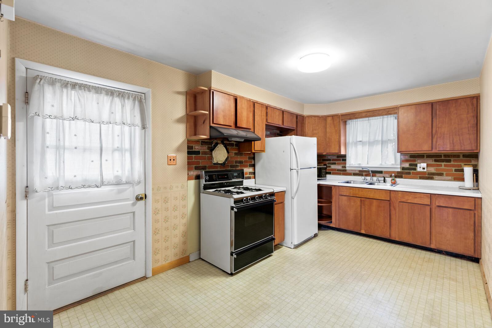319 Dickinson Road Glassboro, NJ 08028 - Photo 6 of 22