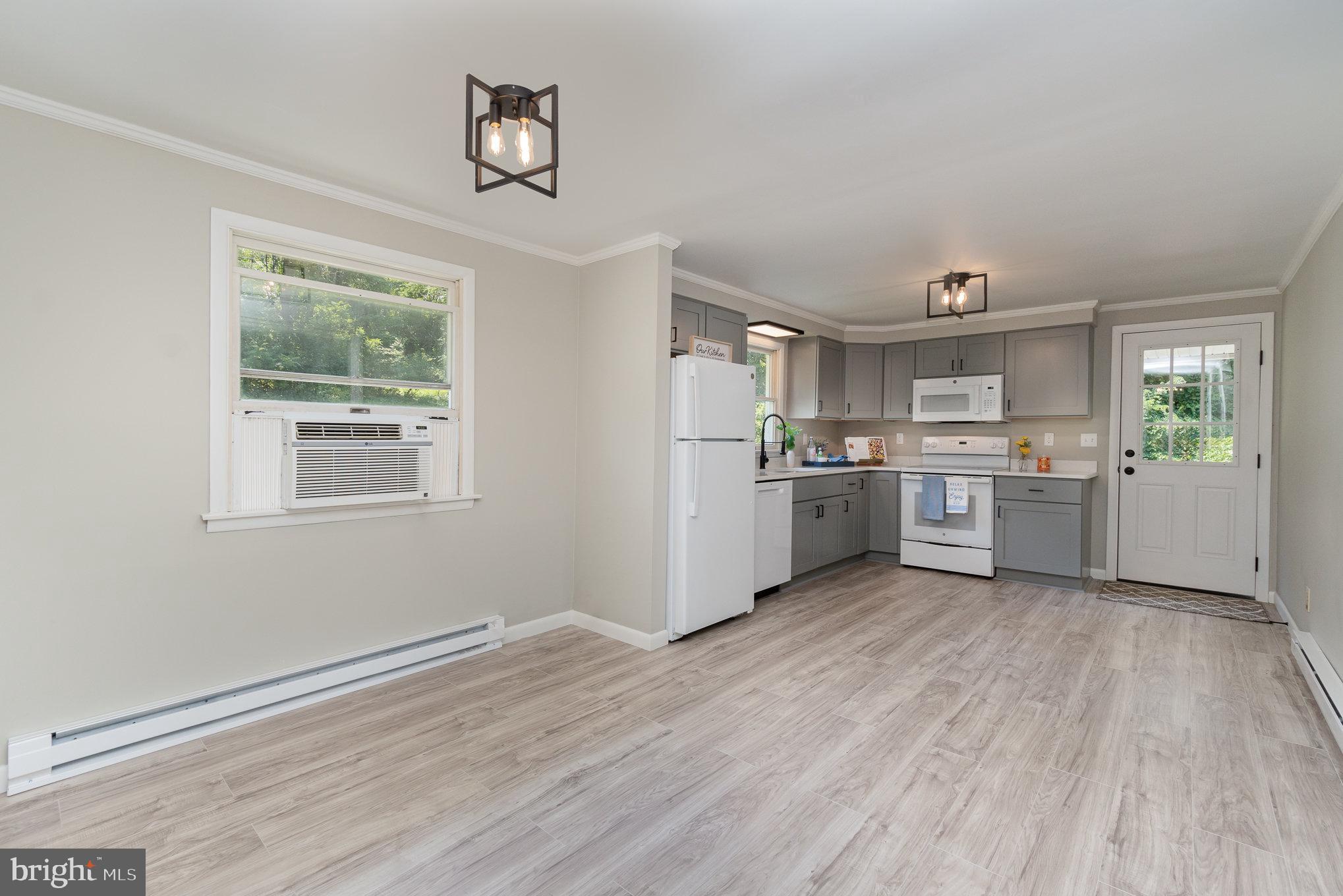 113 Green House Road Dillsburg, PA 17019 - Photo 11 of 32 Eat-in Kitchen