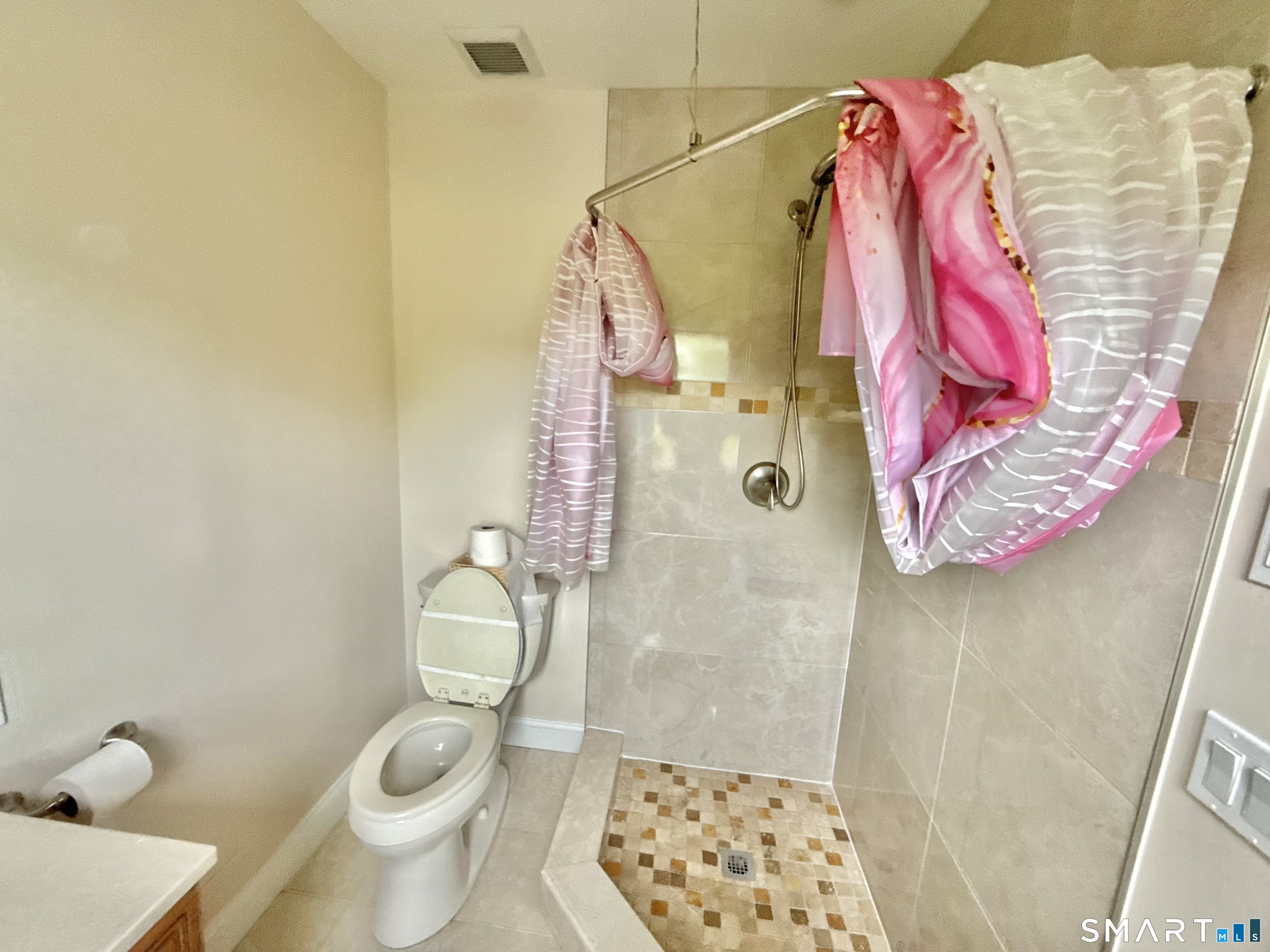 23 Welch Road North Haven, CT 06473 - Photo 11 of 36 Angle 1 upstairs