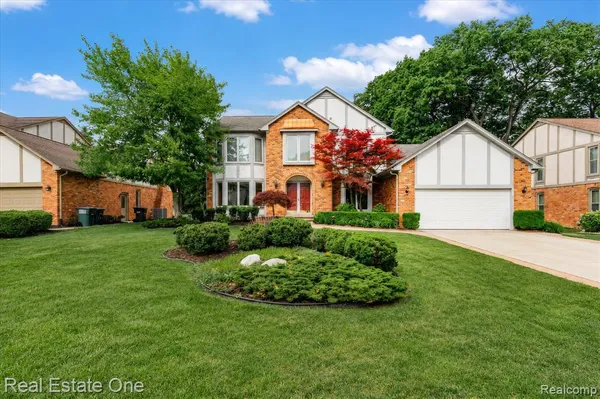 $634,900 | 3393 Charlwood Drive, Rochester Hills, MI 48306