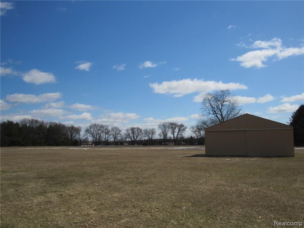 1740 Rowe Road Milford, MI 48380 - Photo 9 of 37 IMG_1771.JPG