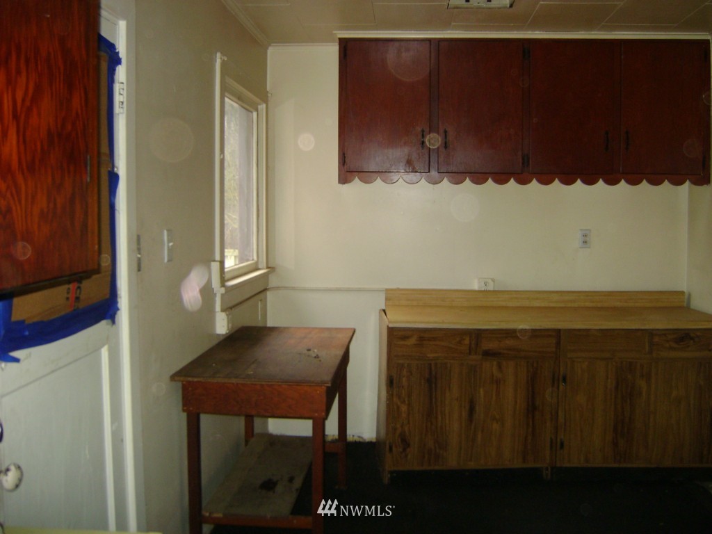18616 102nd Avenue Southeast Renton, WA 98055 - Photo 3 of 12 Gallery Image 3