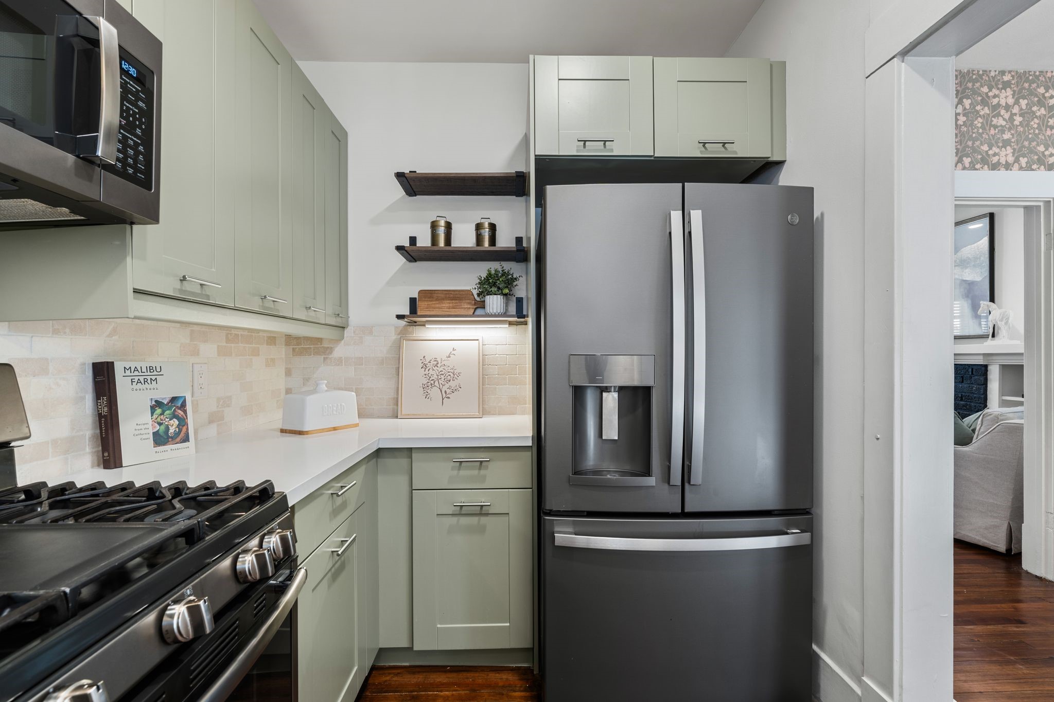 714 Ridge Street Houston, TX 77009 - Photo 12 of 36 The GE stainless steel appliances include a gas range with a griddle, a French door refrigerator, dishwasher and built-in microwave. Floating wood shelves complement the hardwood floors.