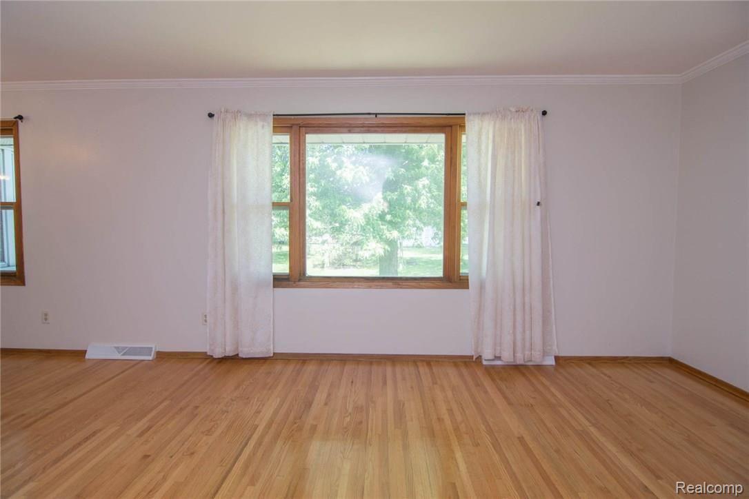 11434 Grafton Road Carleton, MI 48117 - Photo 7 of 50 DSC_0766.jpg