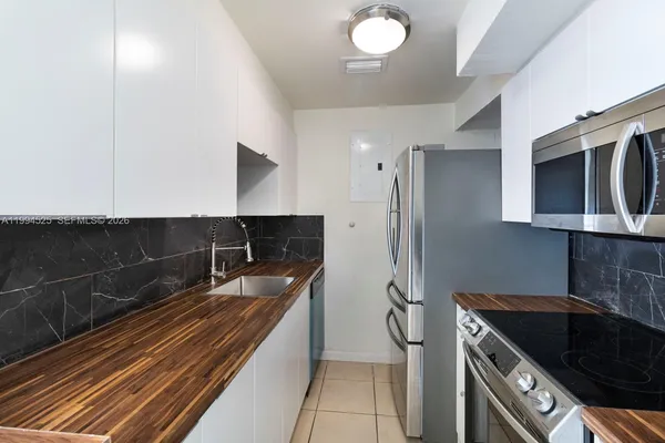 $2,500 | 1185 Marseille Drive, Unit 101, Miami Beach, FL 33141