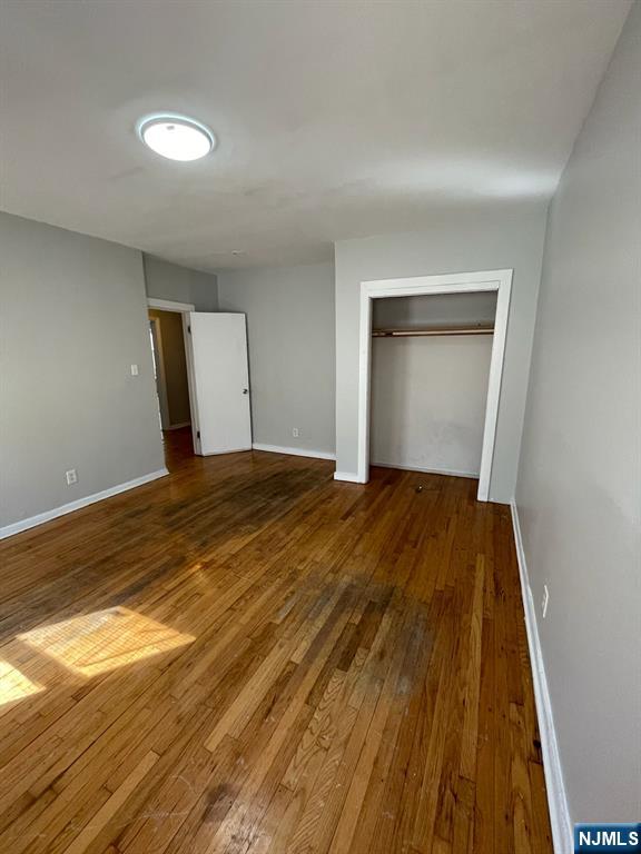 388-390 Leslie Street, Unit 1 Newark, NJ 07112 - Photo 11 of 21 a bedroom with a bed and a window