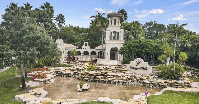 a view of a tennis court
