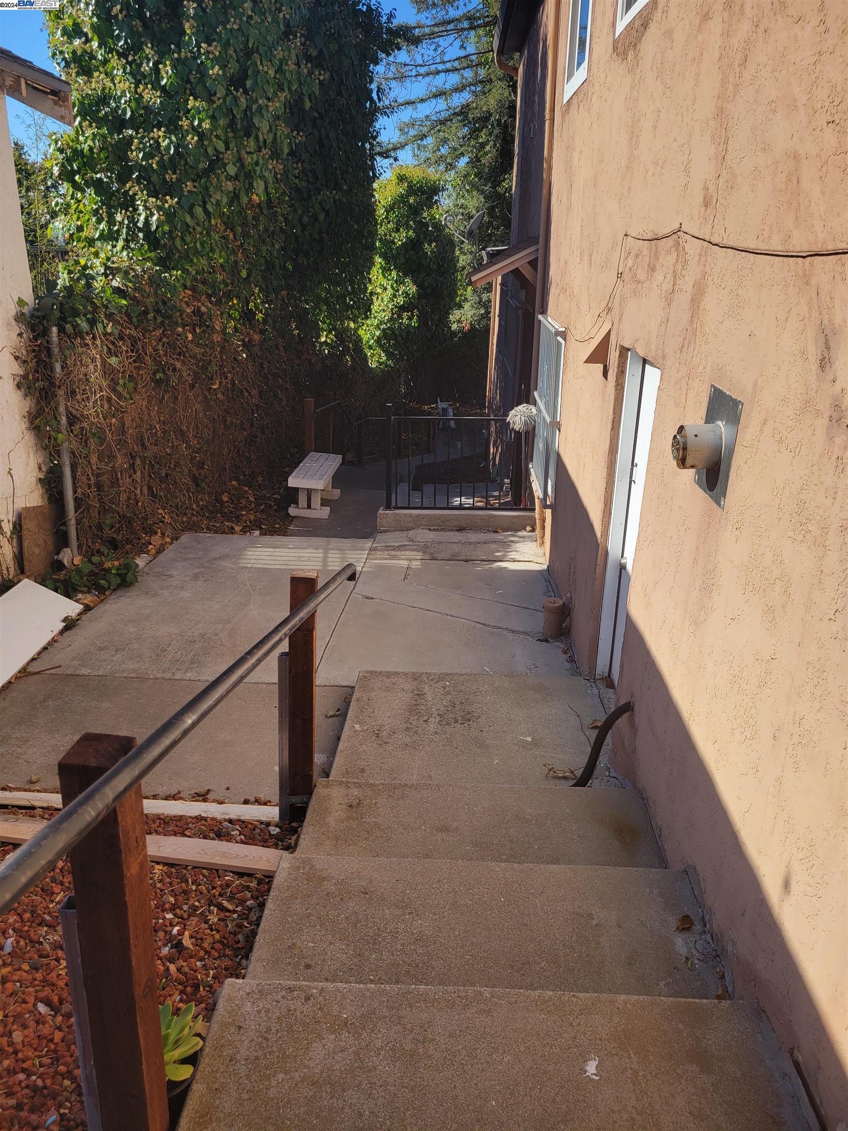 Toler Heights Oakland, CA 94605 - Photo 3 of 18 a backyard of a house