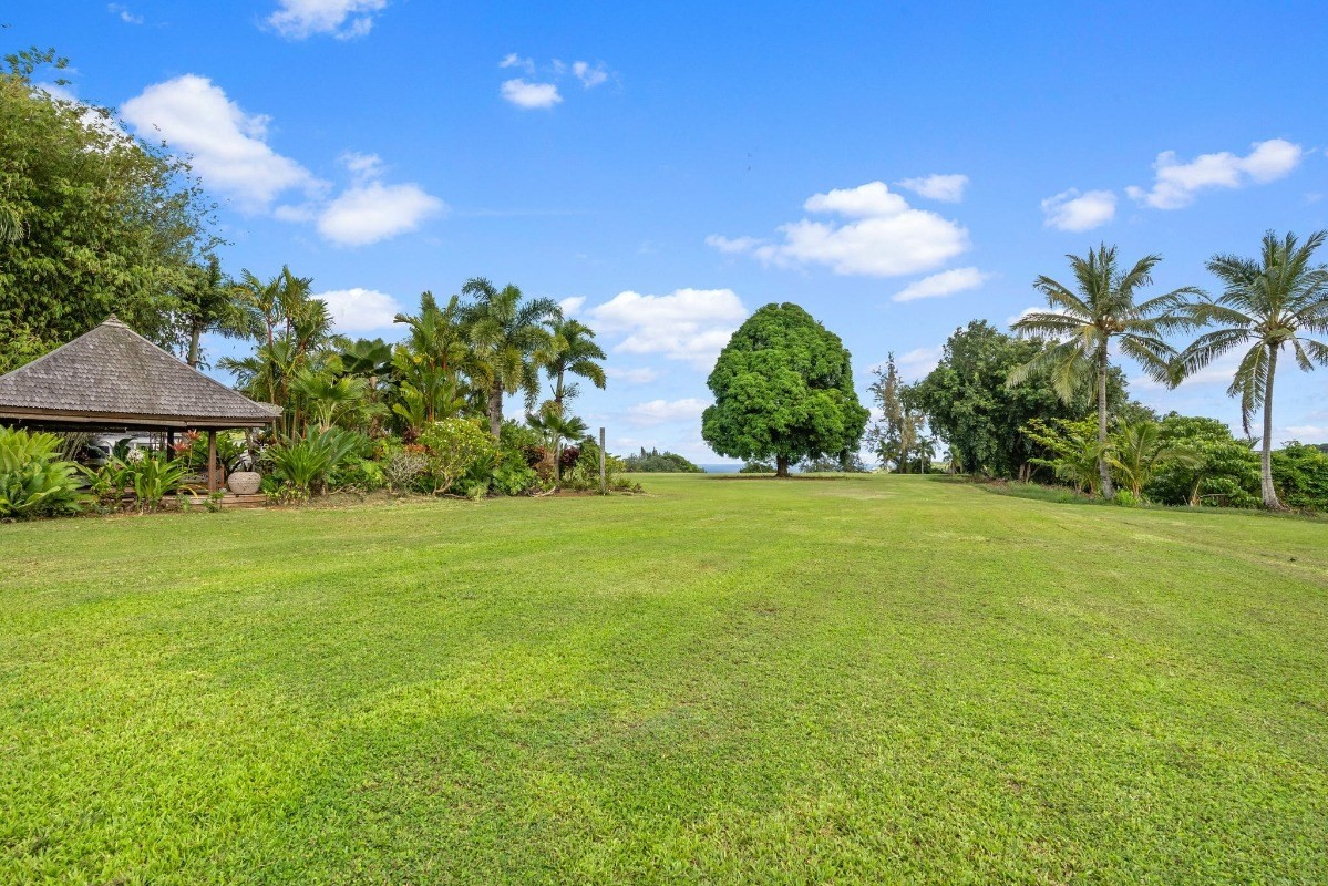 St, Unit 5 Kilauea, HI 96754 - Photo 12 of 26 a view of a garden