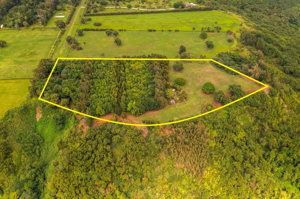 St, Unit 5 Kilauea, HI 96754 - Photo 8 of 26 a view of a pool