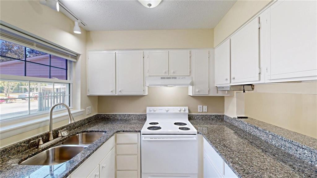 2214 Shadow Valley Road, Unit E High Point, NC 27265 - Photo 7 of 41