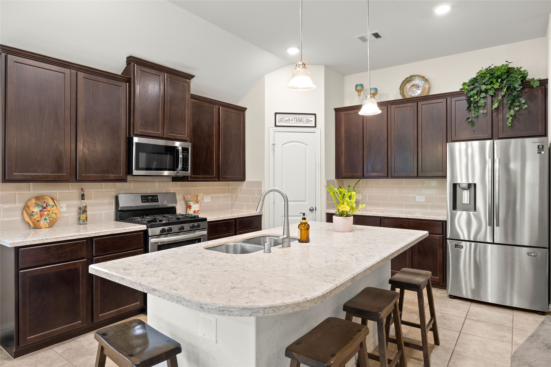 252 Scarlet Maple Way Conroe, TX 77318 - Photo 10 of 37 Large island with seating