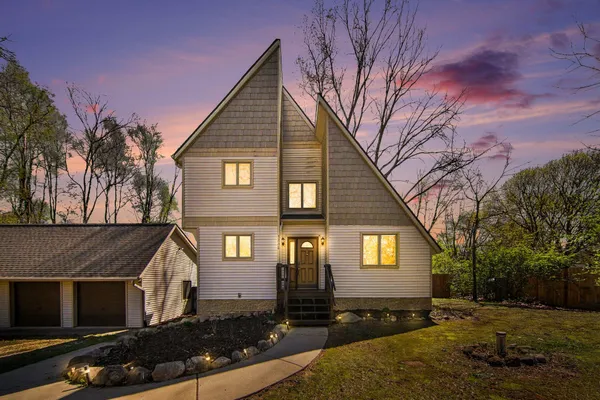 $299,900 | 1235 Winifred Street, Jackson, MI 49202
