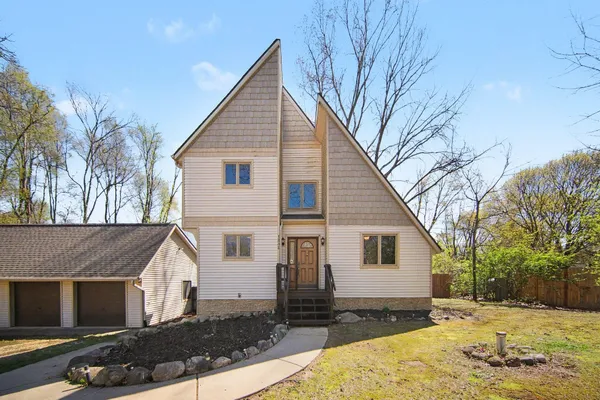$299,900 | 1235 Winifred Street, Jackson, MI 49202