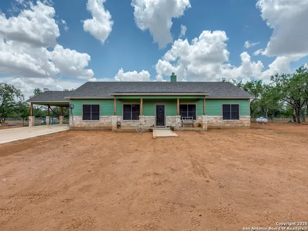 $849,000 | 6451 Bluntzer Road, Jourdanton, TX 78026