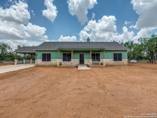 $885,000 | 6451 Bluntzer Road, Jourdanton, TX 78026
