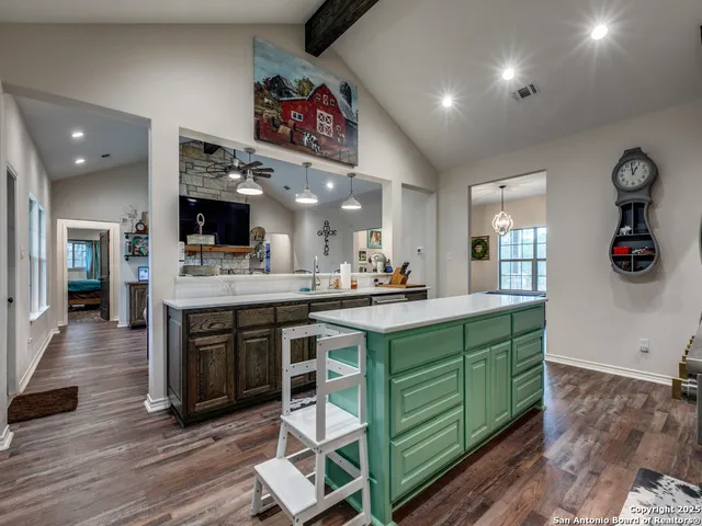 $885,000 | 6451 Bluntzer Road, Jourdanton, TX 78026