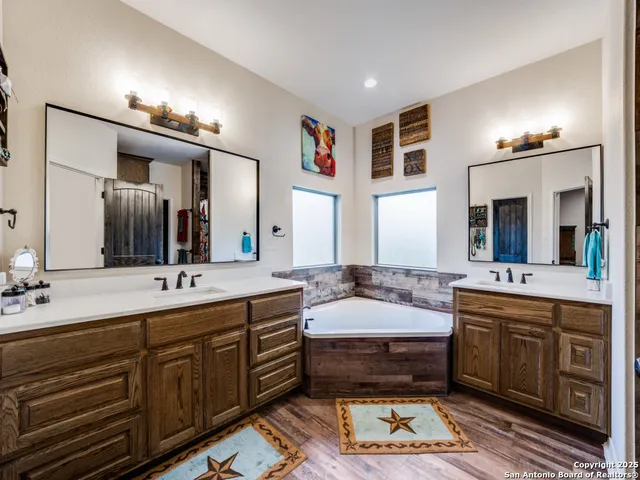 $885,000 | 6451 Bluntzer Road, Jourdanton, TX 78026