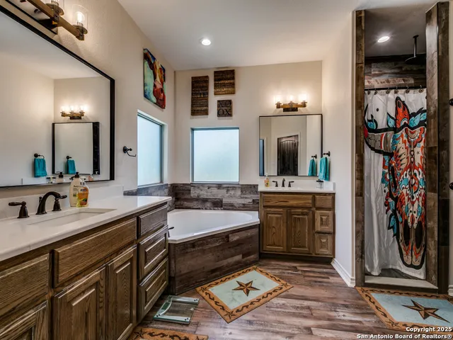 $885,000 | 6451 Bluntzer Road, Jourdanton, TX 78026