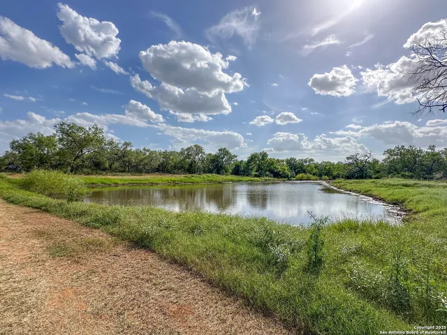 $885,000 | 6451 Bluntzer Road, Jourdanton, TX 78026