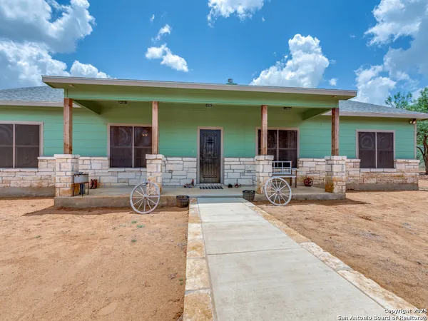 $849,000 | 6451 Bluntzer Road, Jourdanton, TX 78026