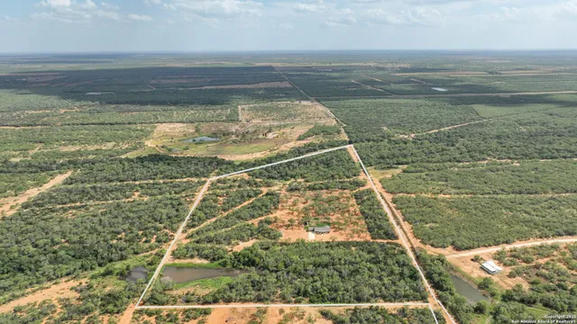 $885,000 | 6451 Bluntzer Road, Jourdanton, TX 78026