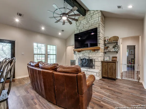 $849,000 | 6451 Bluntzer Road, Jourdanton, TX 78026