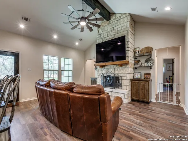 $885,000 | 6451 Bluntzer Road, Jourdanton, TX 78026