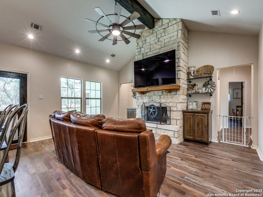 6451 Bluntzer Road Jourdanton, TX 78026 - Photo 9 of 53