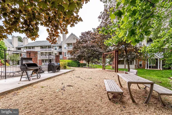 $1,850 | 3916 Penderview Drive, Unit 426, Fairfax, VA 22033