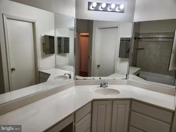 $1,850 | 3916 Penderview Drive, Unit 426, Fairfax, VA 22033