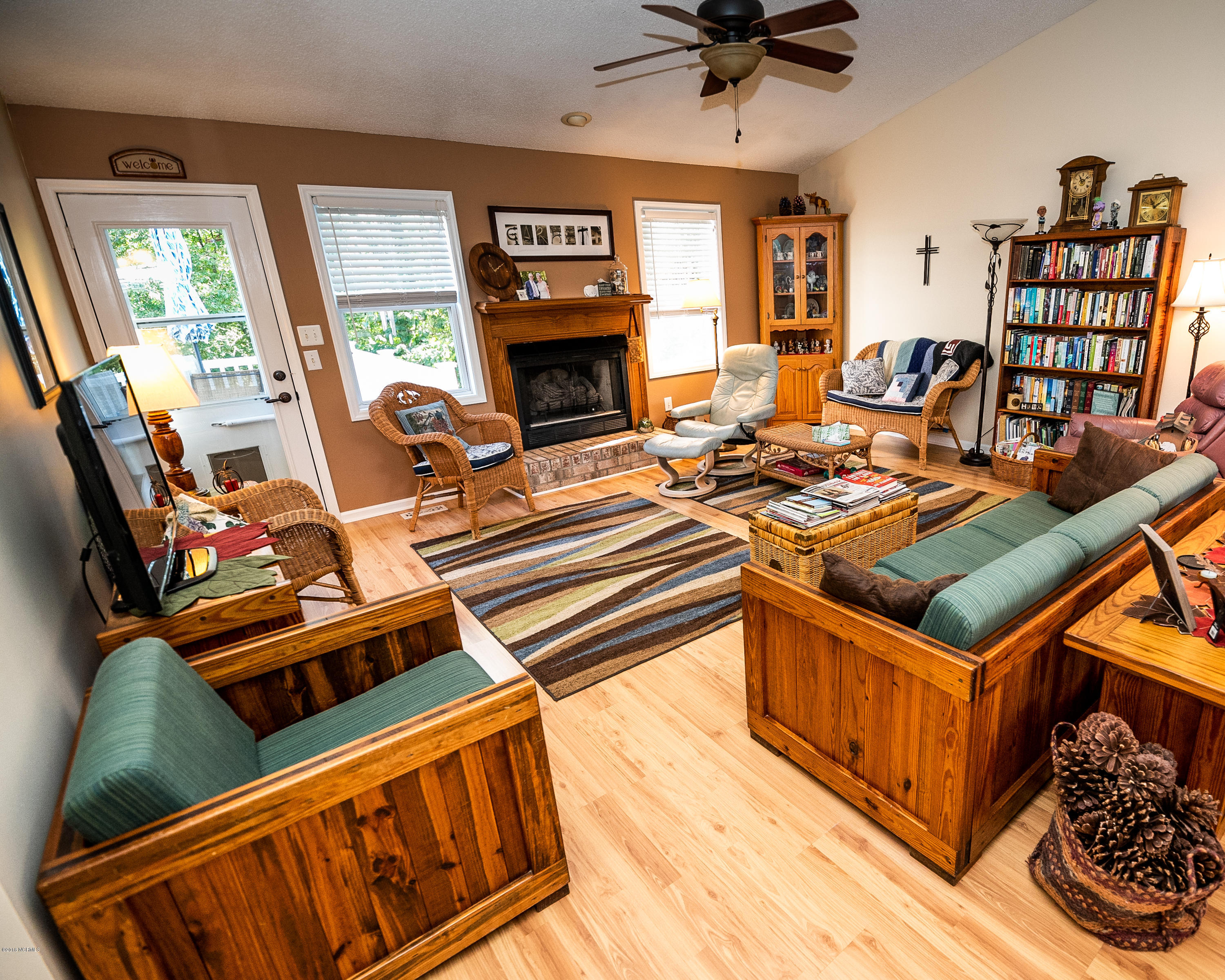 3910 Yarmouth Road New Bern, NC 28562 - Photo 12 of 30 Large Living Room