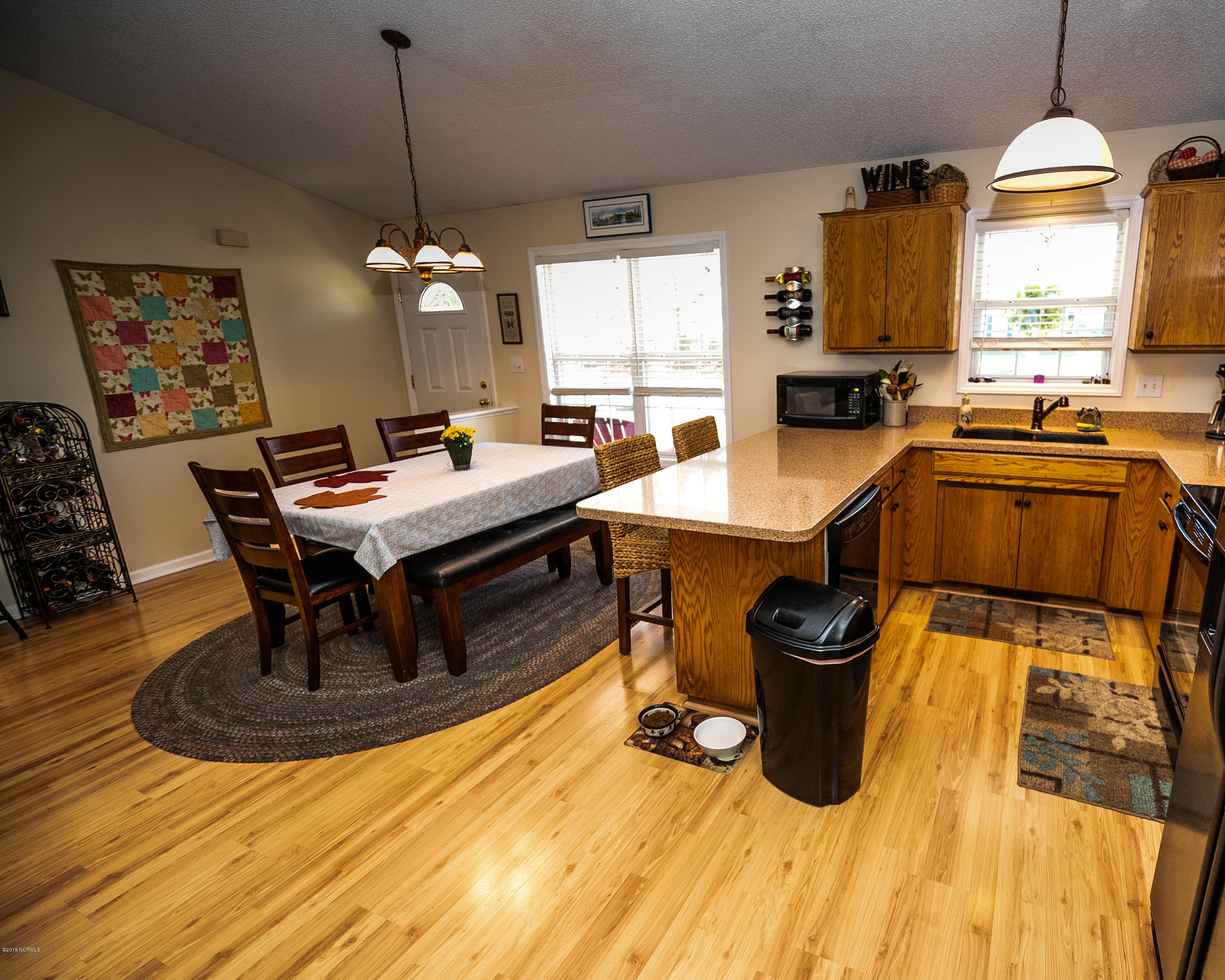 3910 Yarmouth Road New Bern, NC 28562 - Photo 8 of 30 Kitchen/ Dining