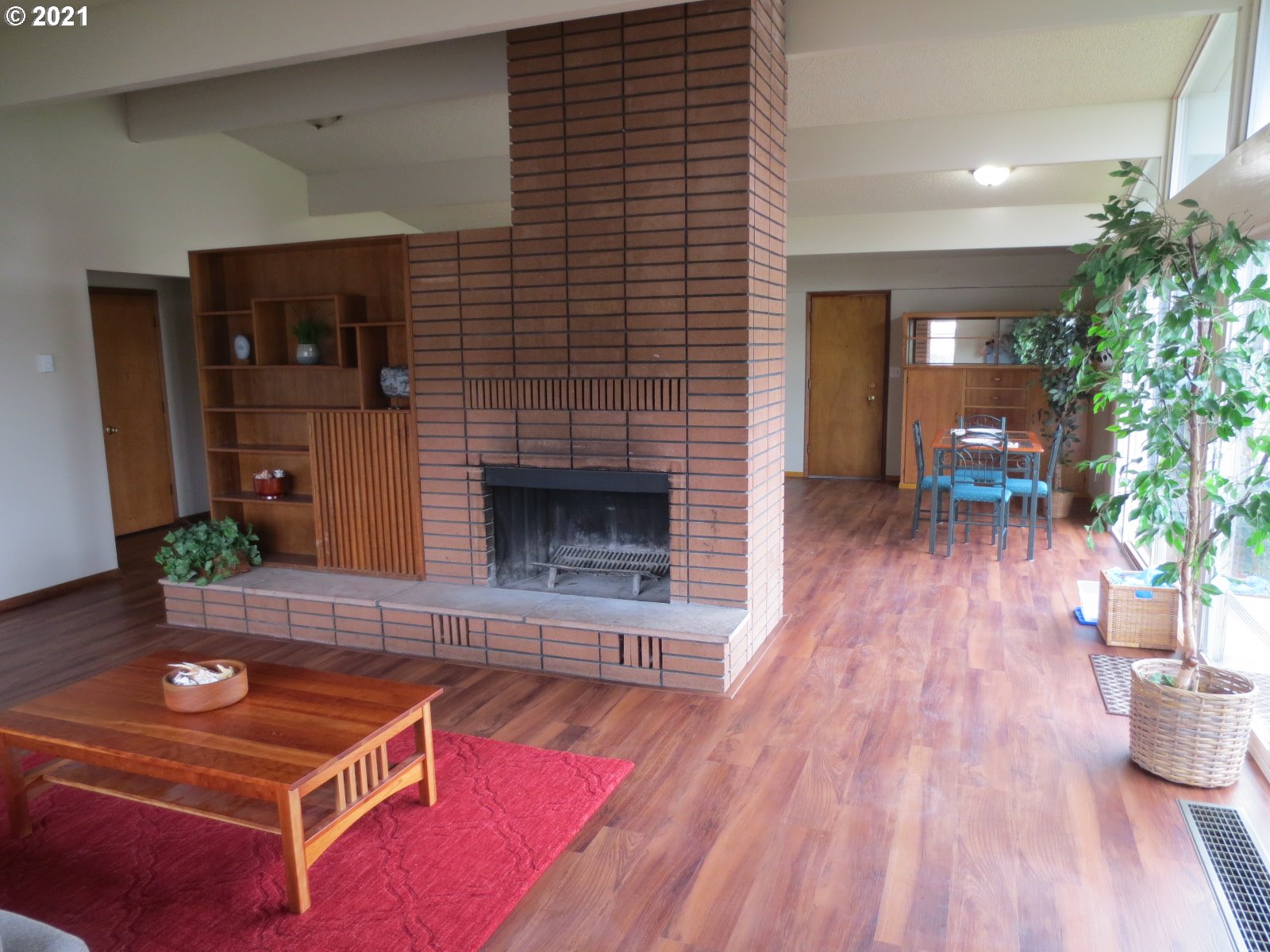 1235 1st Street Springfield, OR 97477 - Photo 4 of 32