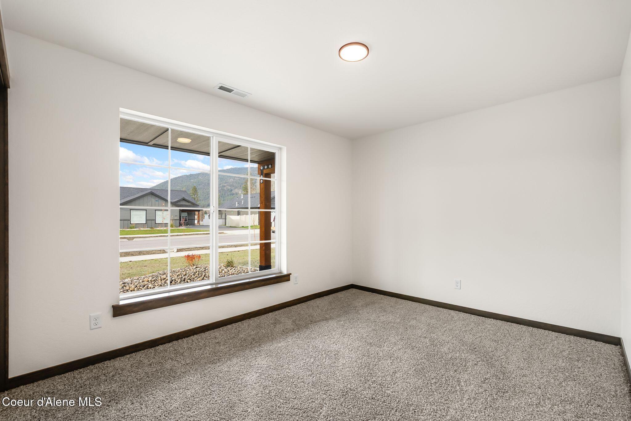 2302 Maverick Court Sandpoint, ID 83864 - Photo 14 of 32 17_DSC04827