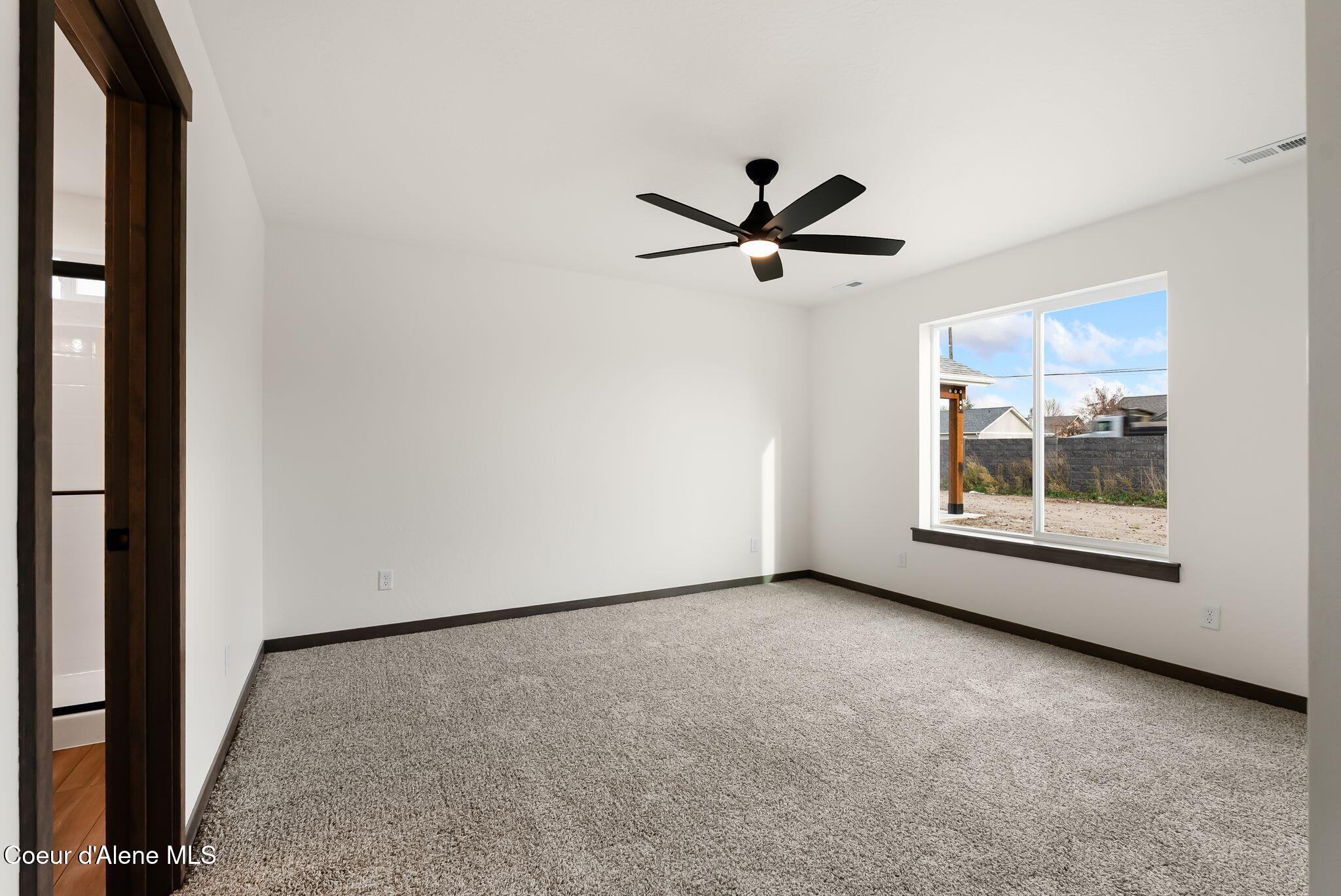 2302 Maverick Court Sandpoint, ID 83864 - Photo 9 of 32 12_DSC04802