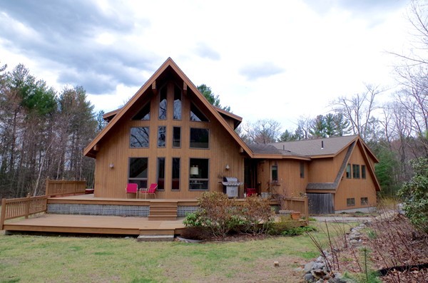 195 Kennedy Road Northampton, MA 01053 - Photo 1 of 22 a front view of house with yard and green space