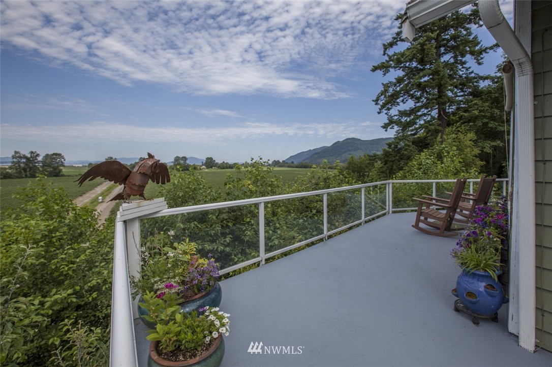 16002 Colony Road Bow, WA 98232 - Photo 2 of 25 Gallery Image 2