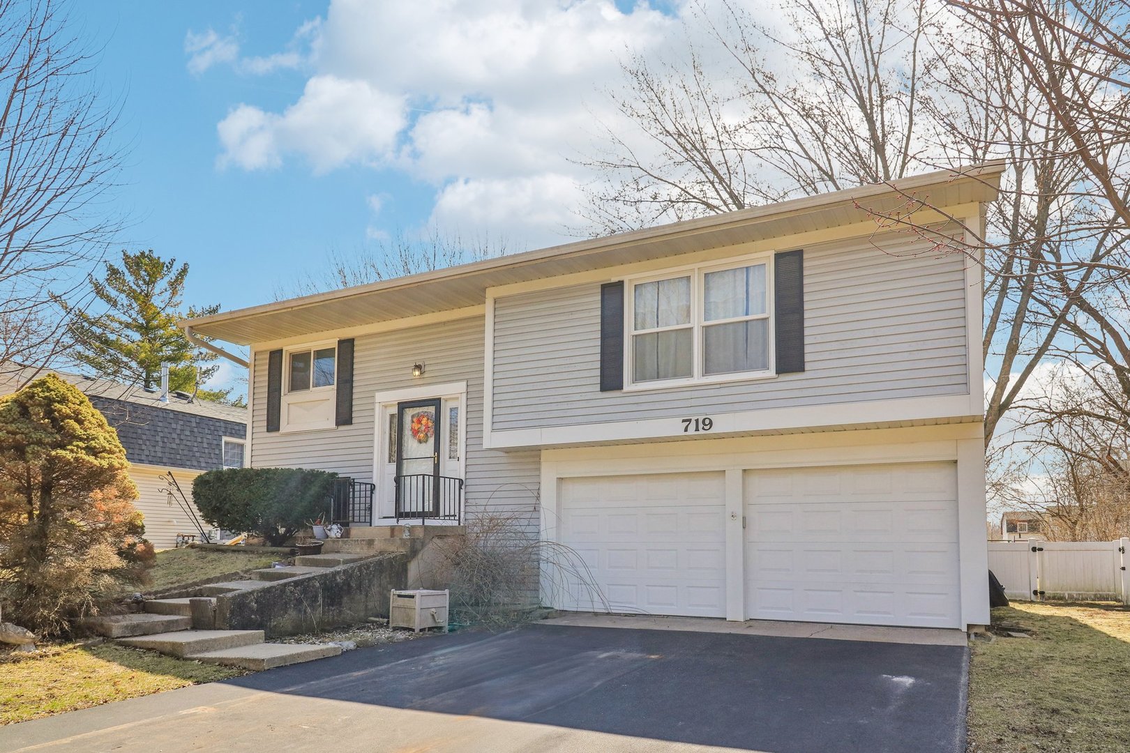 719 Manitou Street Cary, IL 60013 - Photo 1 of 33