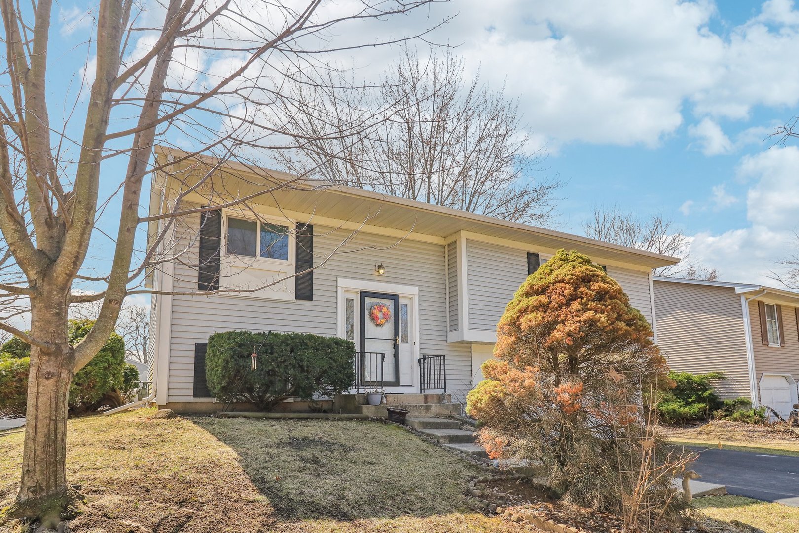 719 Manitou Street Cary, IL 60013 - Photo 3 of 33