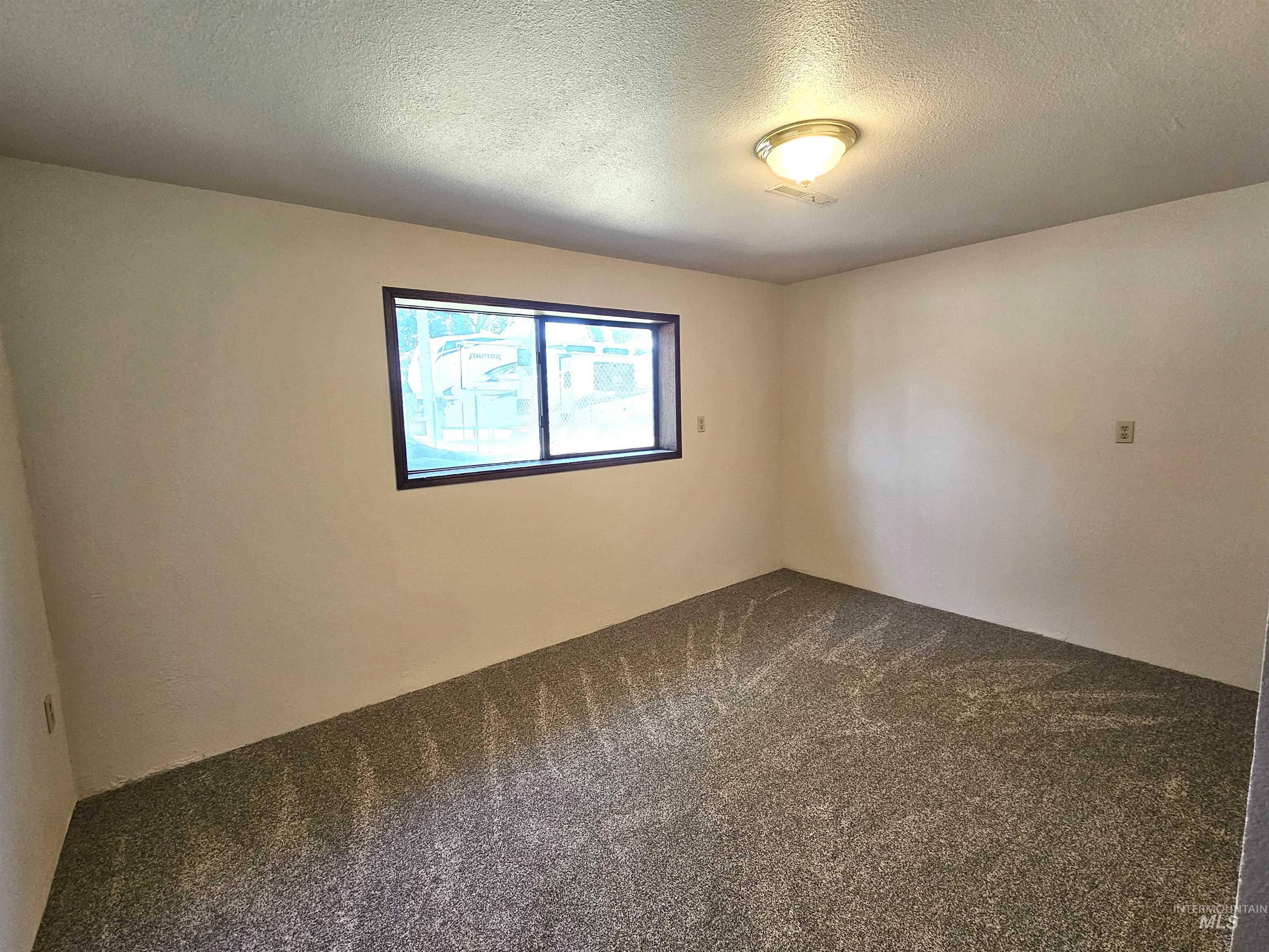 1825 Cedar Avenue Lewiston, ID 83501 - Photo 23 of 39 Spare room featuring a textured ceiling and carpet floors