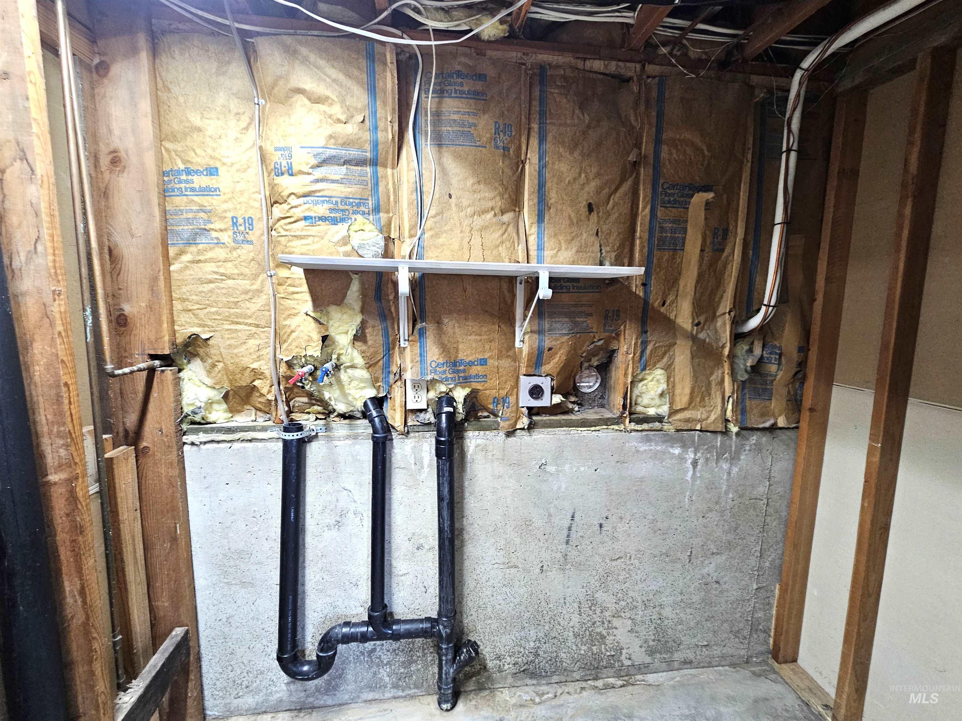 1825 Cedar Avenue Lewiston, ID 83501 - Photo 28 of 39 Laundry view