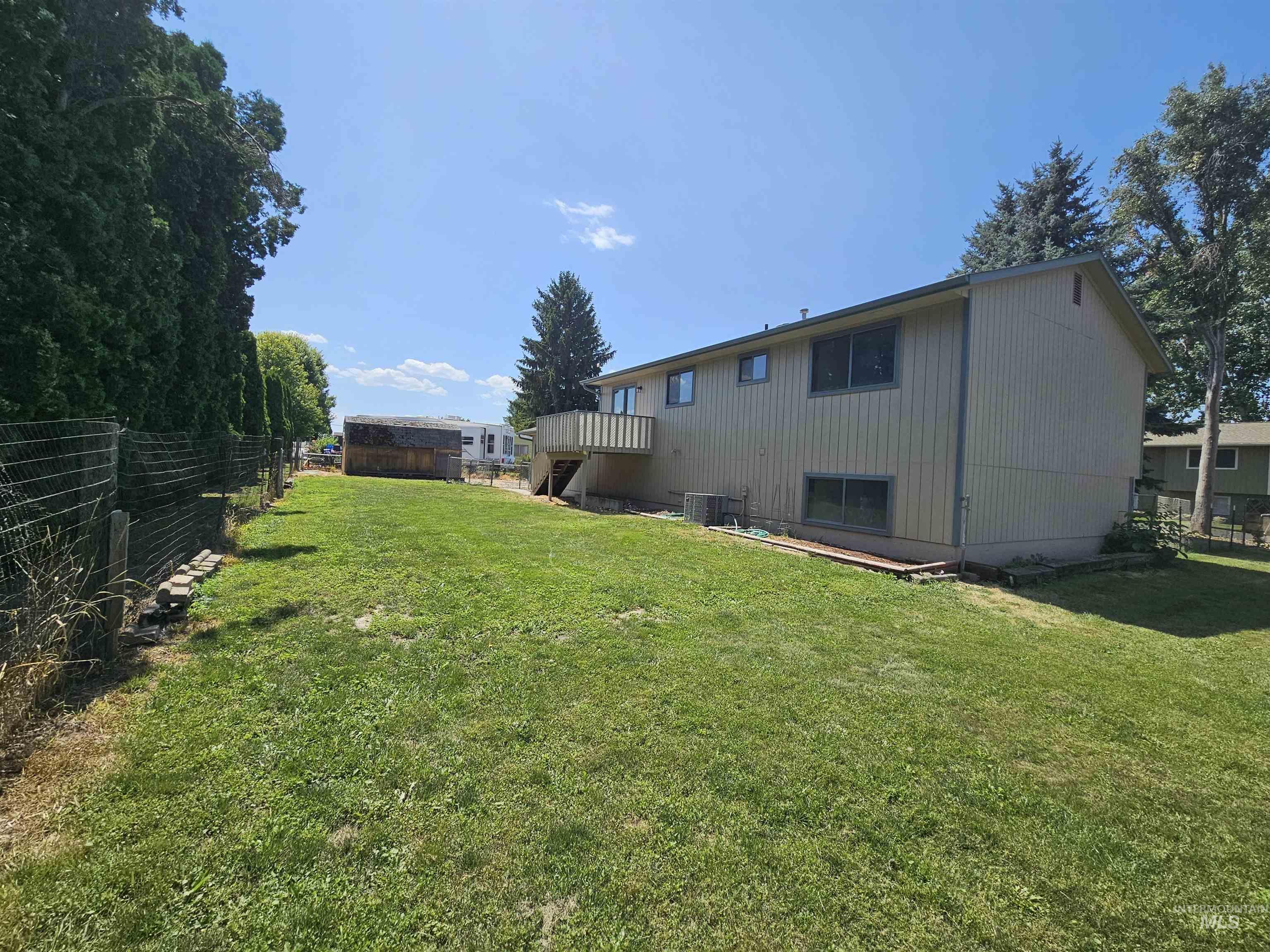 1825 Cedar Avenue Lewiston, ID 83501 - Photo 38 of 39 Back of house with a wooden deck