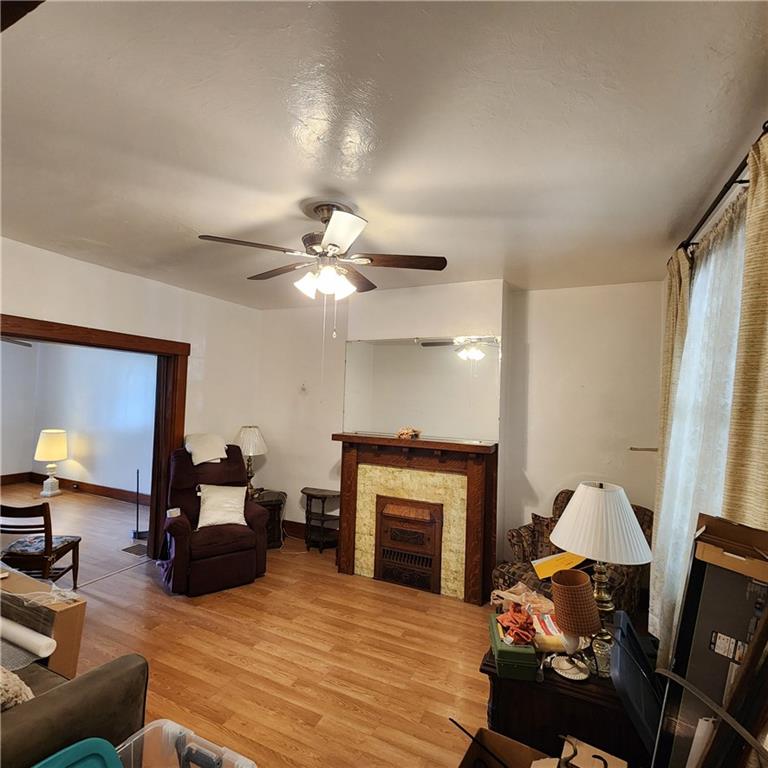 816 Spring Street Braddock, PA 15104 - Photo 3 of 23 Living room