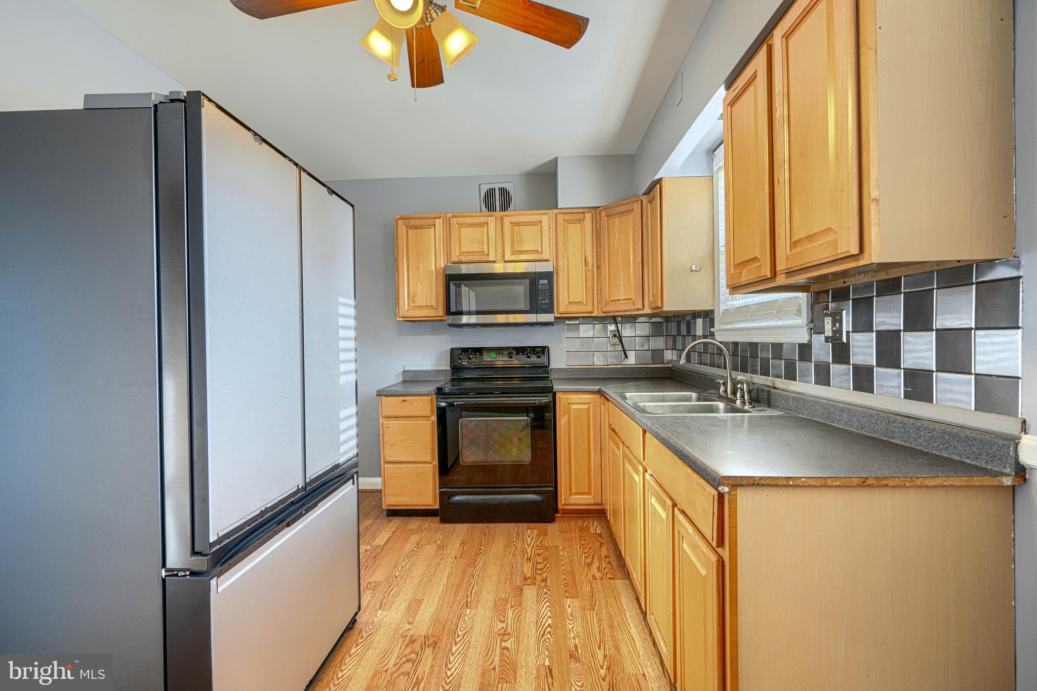 400 Celeste Avenue Baltimore, MD 21221 - Photo 9 of 37